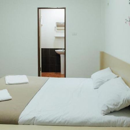 Cheaper Room Сураттхани Экстерьер фото