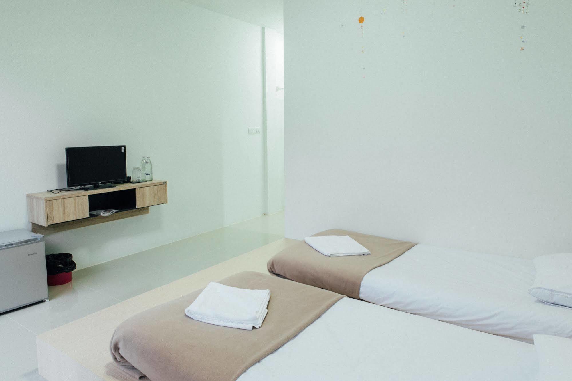 Cheaper Room Сураттхани Экстерьер фото